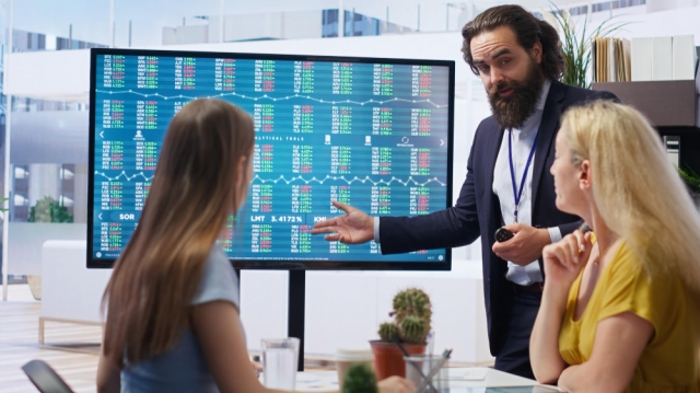 Order Flow Charting Software: Turning Raw Market Data Into Trading Insights